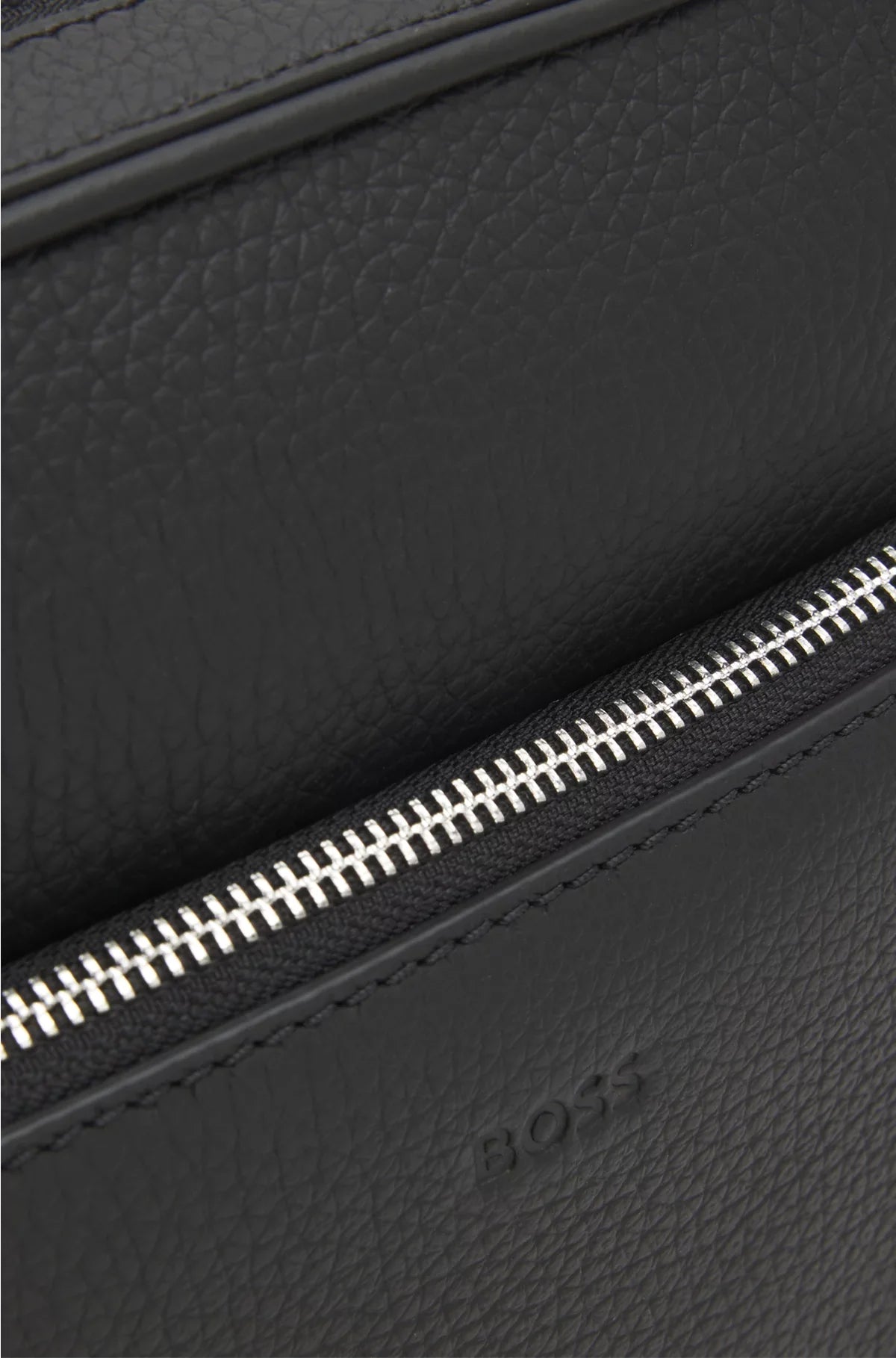 REPORTER BAG IN GRAINED ITALIAN LEATHER WITH EMBOSSED LOGO