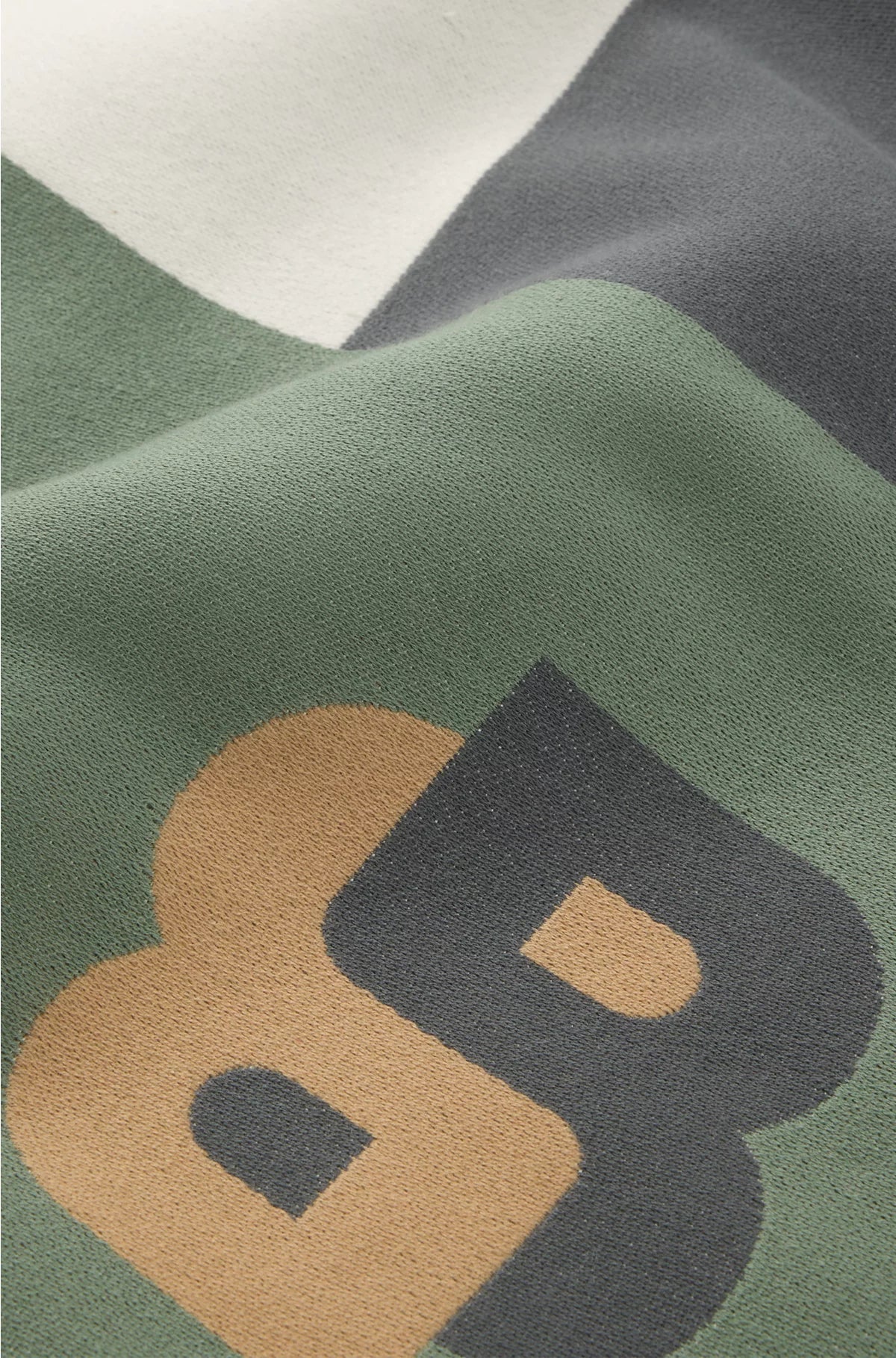 JACQUARD THROW WITH WHIPSTITCHING