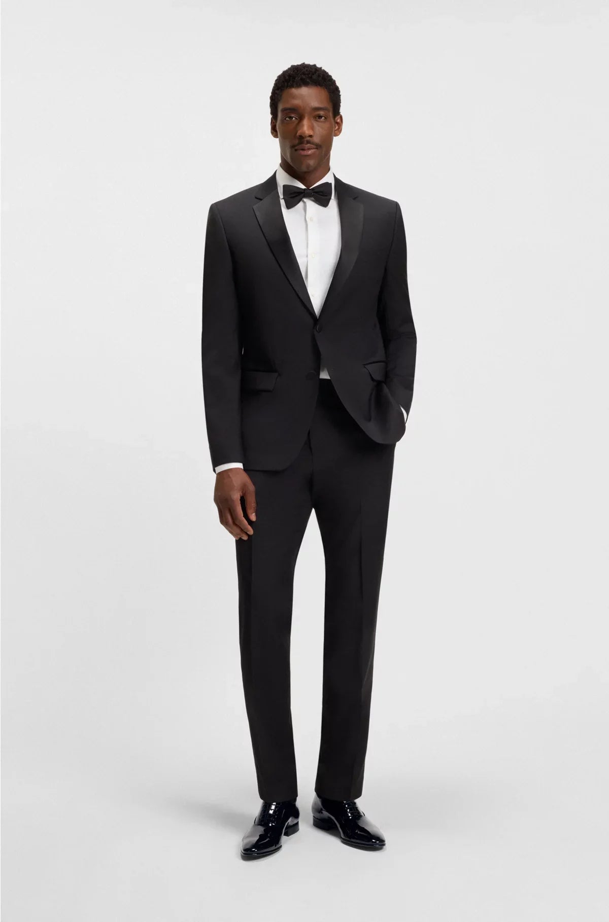 PATENT LEATHER OXFORD SHOES WITH A POINTED SHAPE