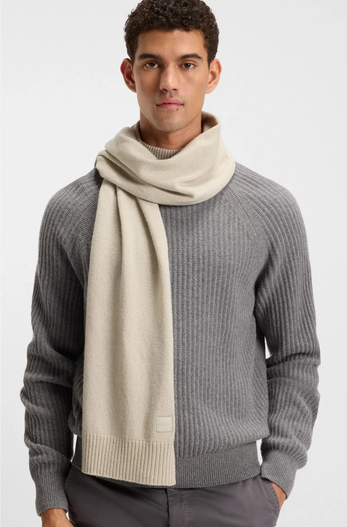 RIBBED-HEM PLAIN-KNIT SCARF WITH WOVEN LOGO BADGE
