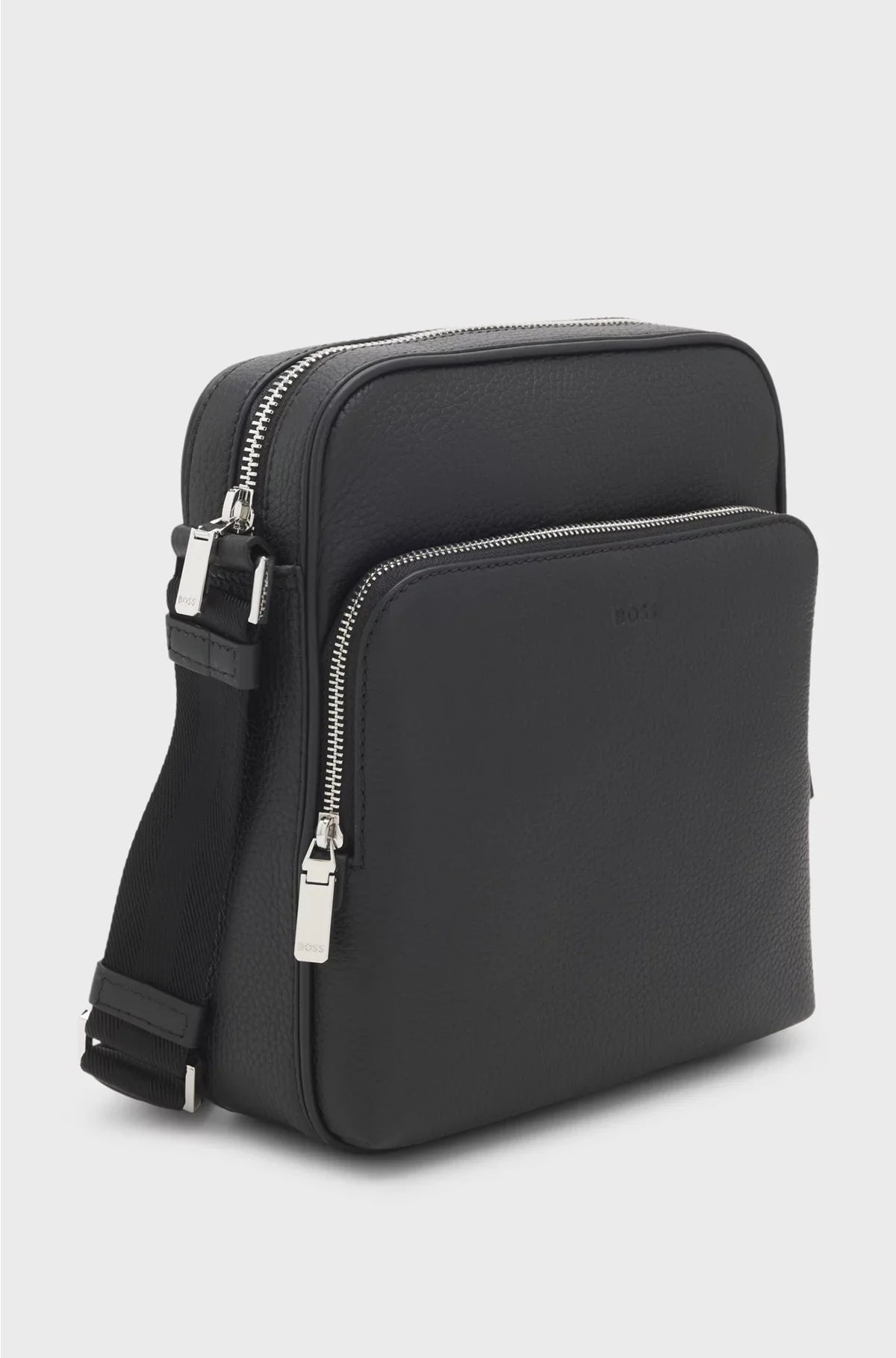 REPORTER BAG IN GRAINED ITALIAN LEATHER WITH EMBOSSED LOGO