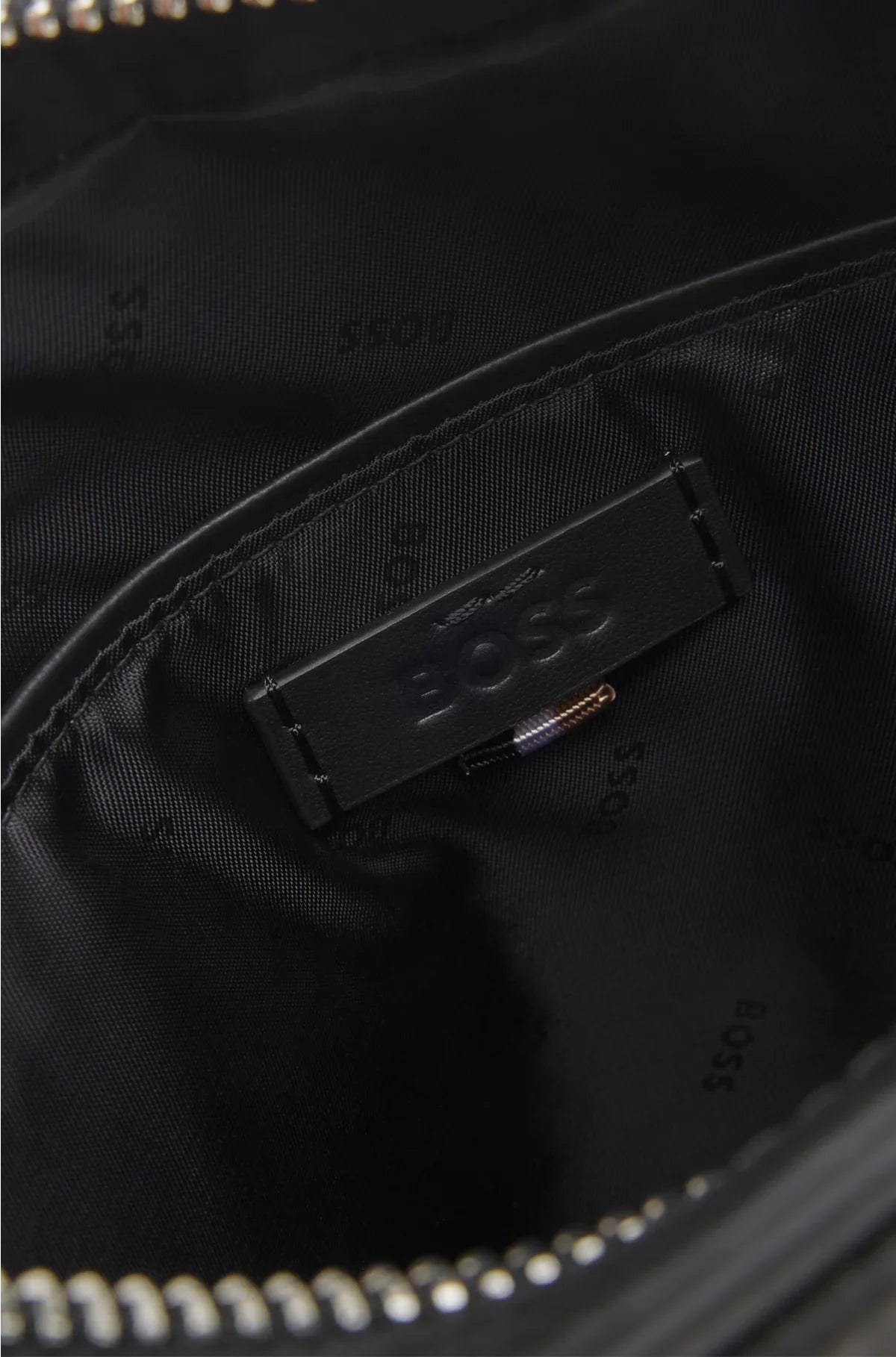 REPORTER BAG IN GRAINED ITALIAN LEATHER WITH EMBOSSED LOGO