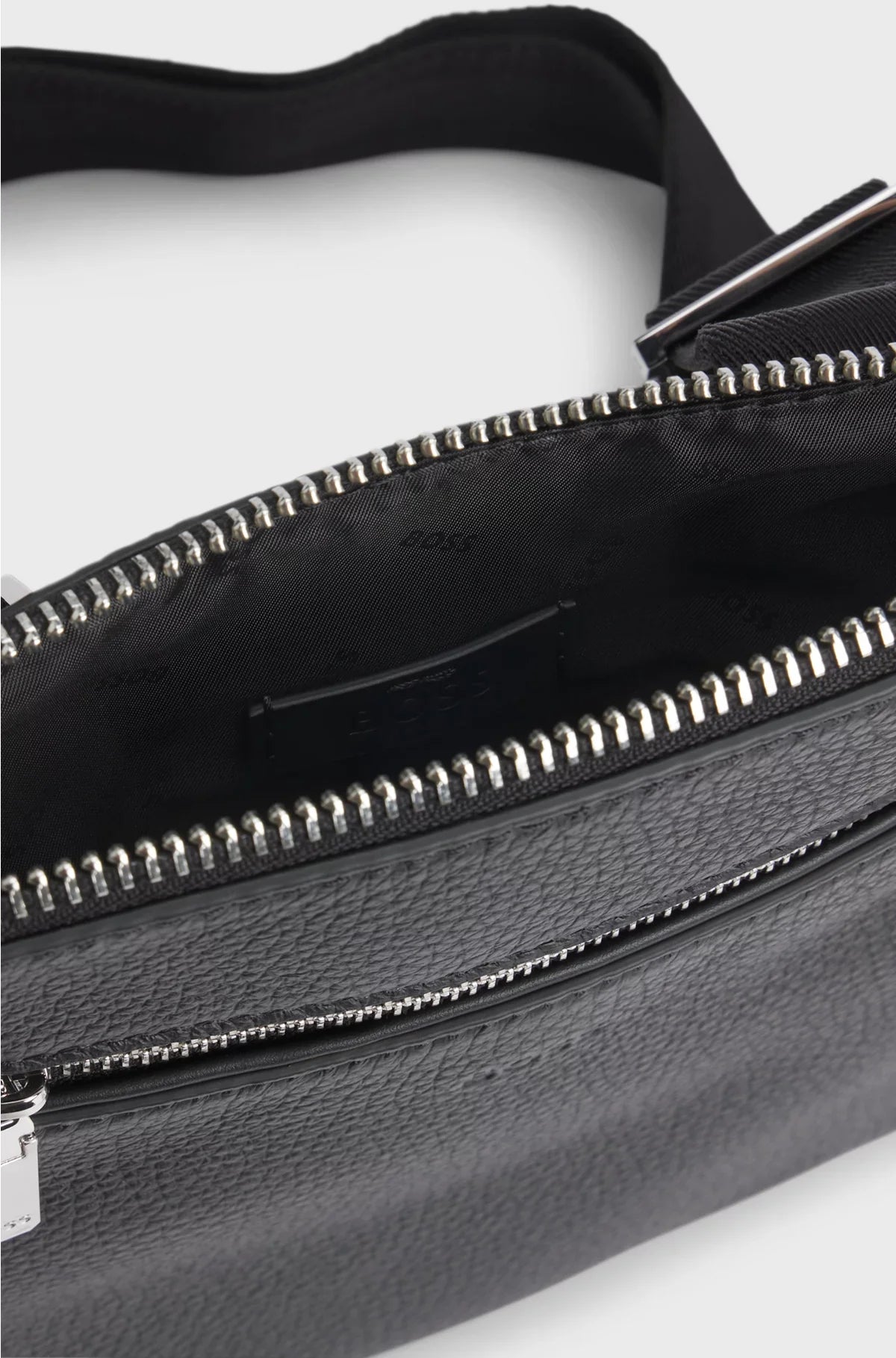 ENVELOPE BAG IN GRAINED ITALIAN LEATHER WITH EMBOSSED LOGO