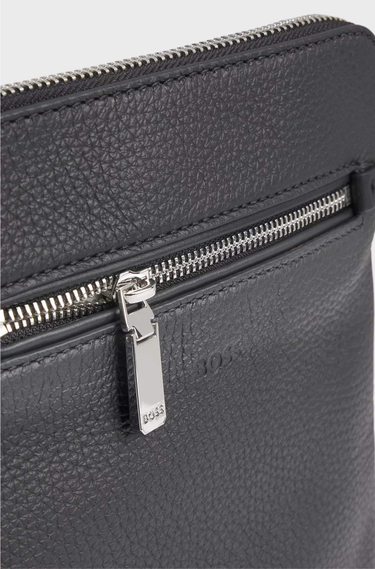 ENVELOPE BAG IN GRAINED ITALIAN LEATHER WITH EMBOSSED LOGO