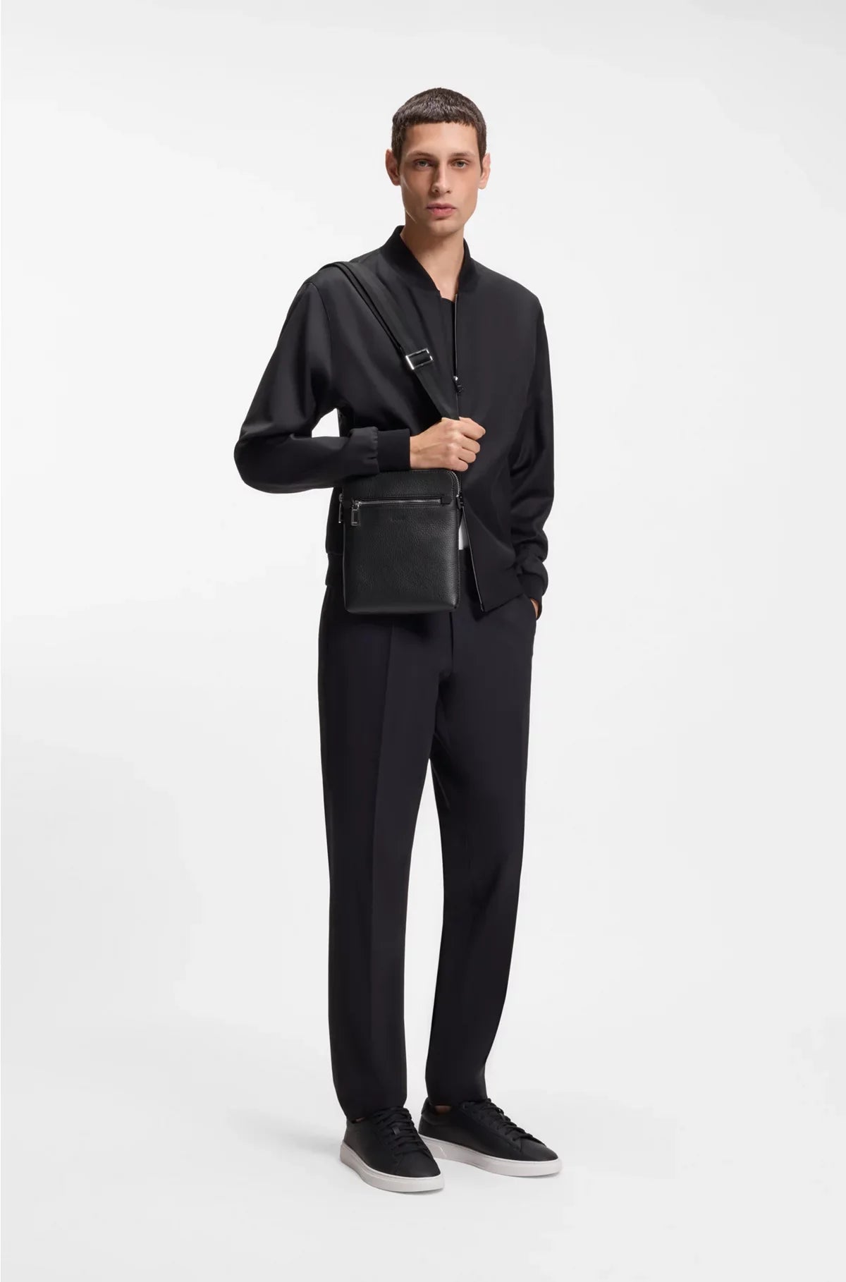 ENVELOPE BAG IN GRAINED ITALIAN LEATHER WITH EMBOSSED LOGO