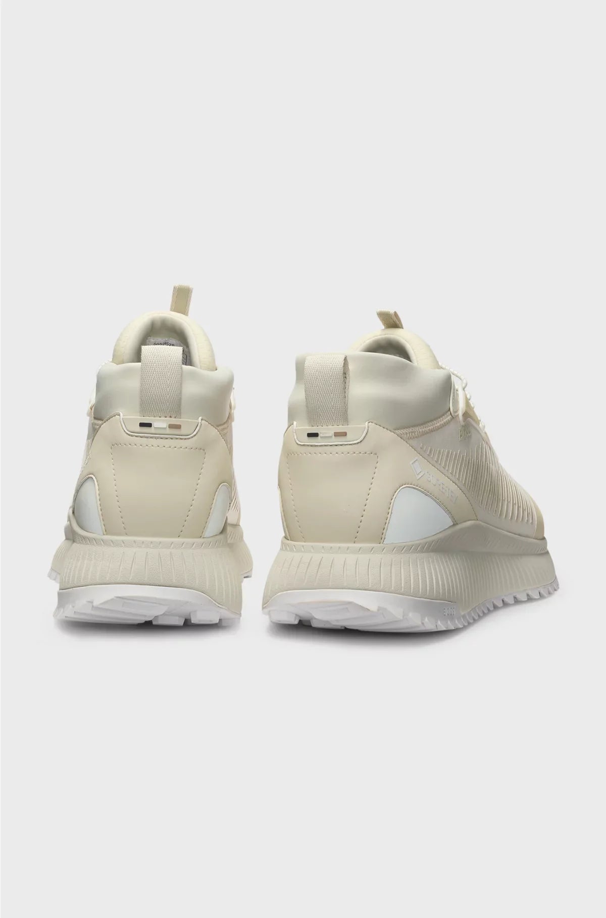 TRAINERS WITH WATERPROOF FINISH