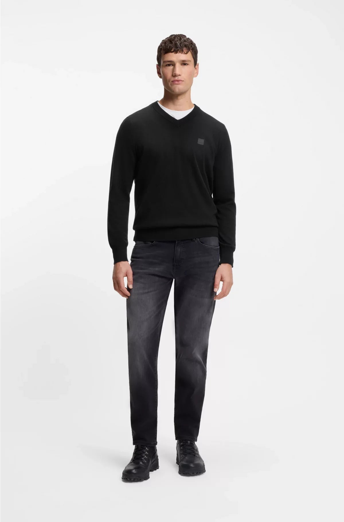 V-NECK SWEATER IN COTTON AND CASHMERE WITH LOGO PATCH