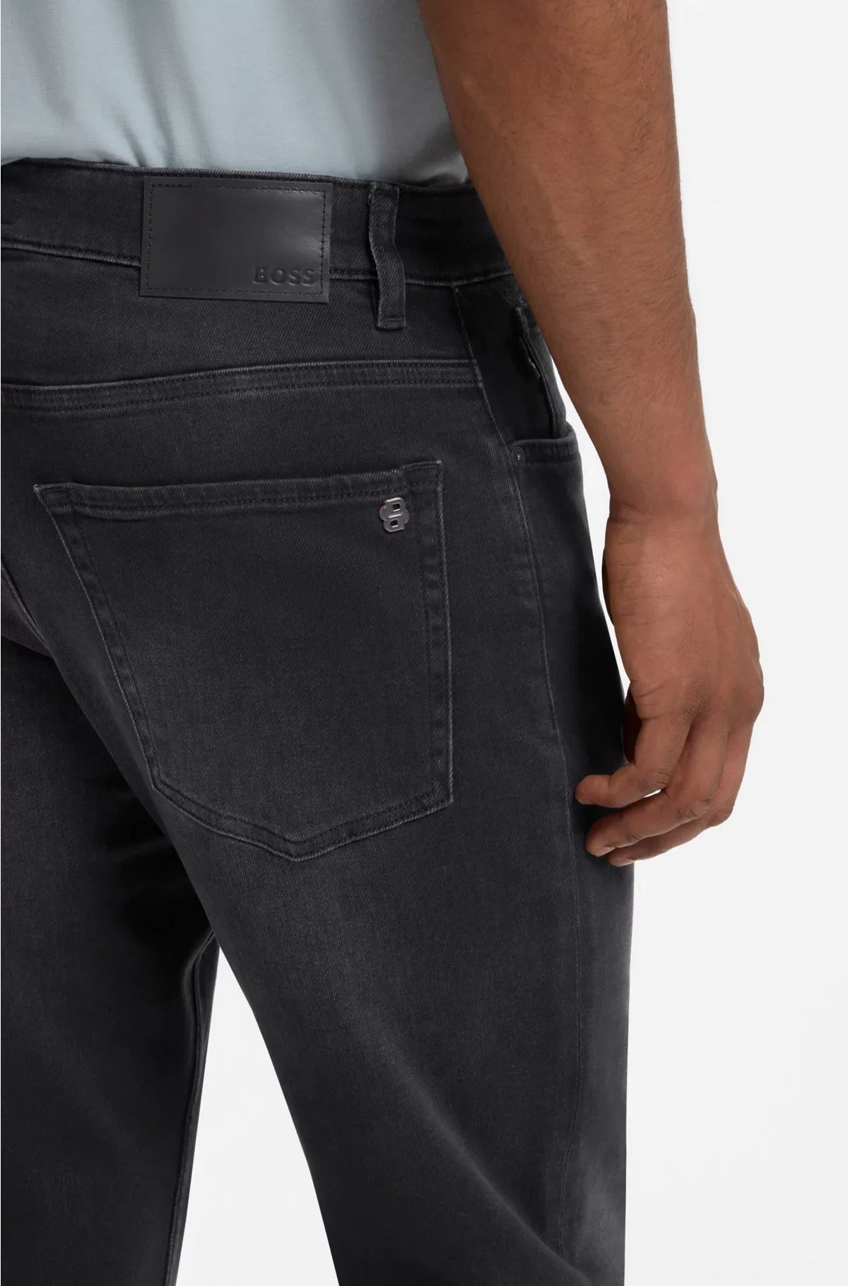 TAPERED-FIT JEANS IN BLACK COMFORT-STRETCH DENIM