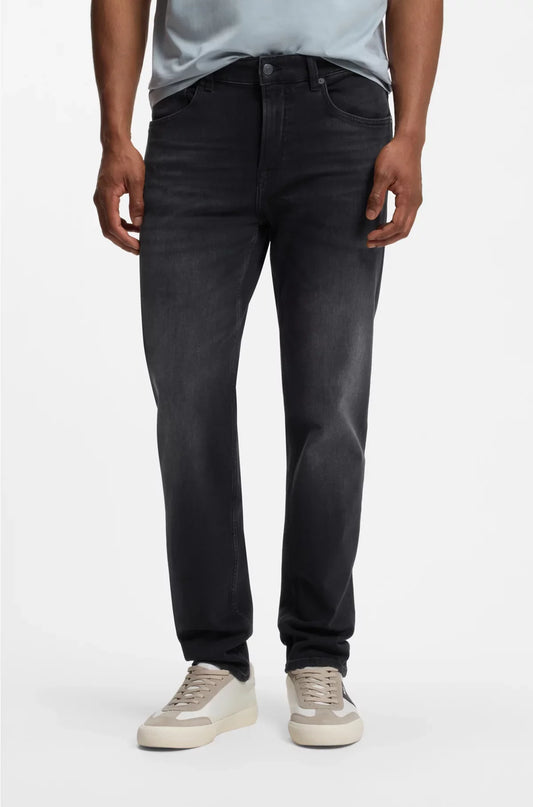 TAPERED-FIT JEANS IN BLACK COMFORT-STRETCH DENIM