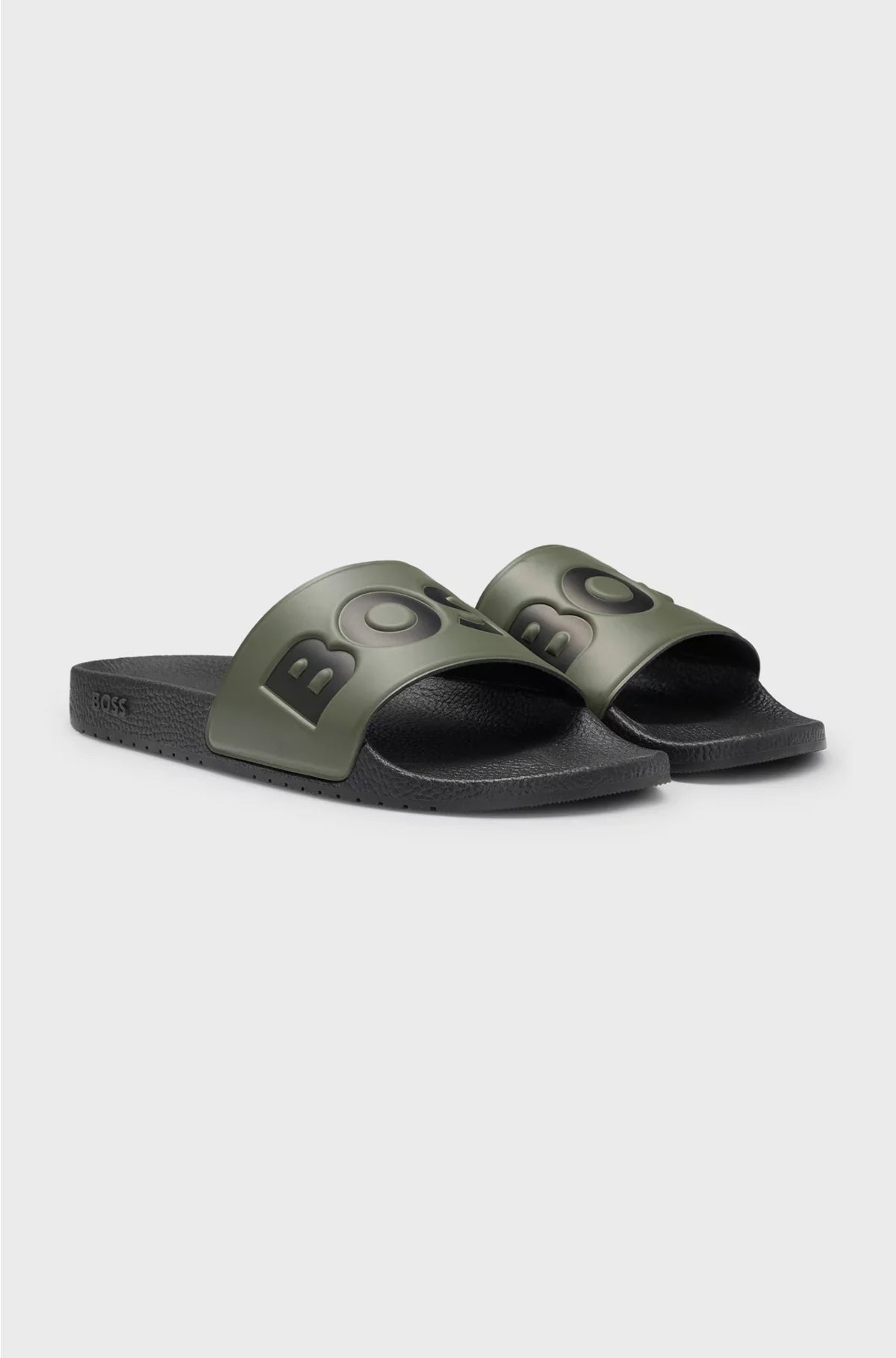 ITALIAN-MADE SLIDES WITH LARGE LOGO DETAIL