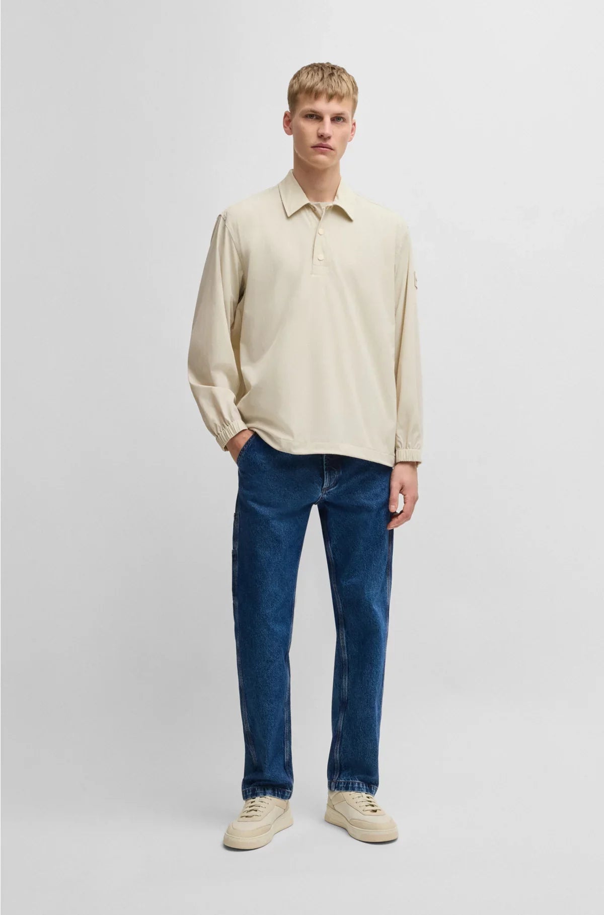 SOPRACAMICIA DALLA VESTIBILITÀ OVERSIZE IN TESSUTO ELASTICIZZATO IDROREPELLENTE