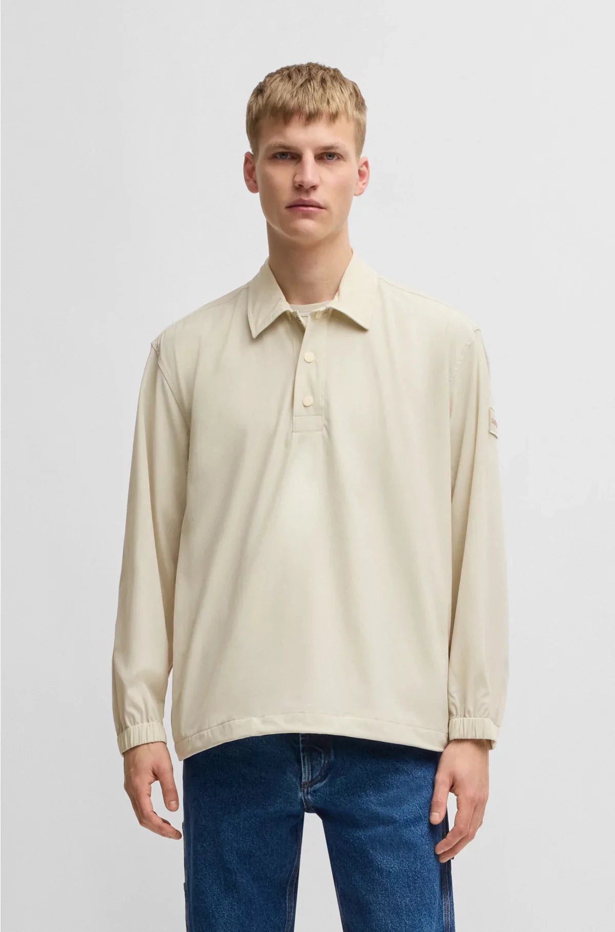 SOPRACAMICIA DALLA VESTIBILITÀ OVERSIZE IN TESSUTO ELASTICIZZATO IDROREPELLENTE