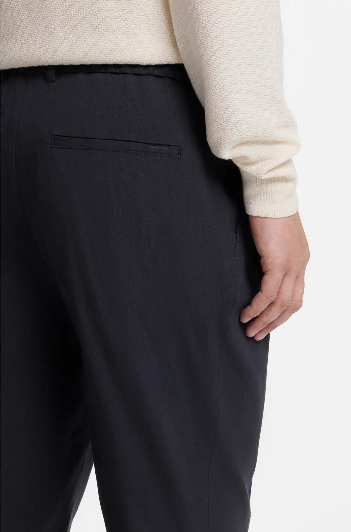 TAPERED-FIT MACHINE-WASHABLE TAILORED TROUSERS IN A LINEN BLEND