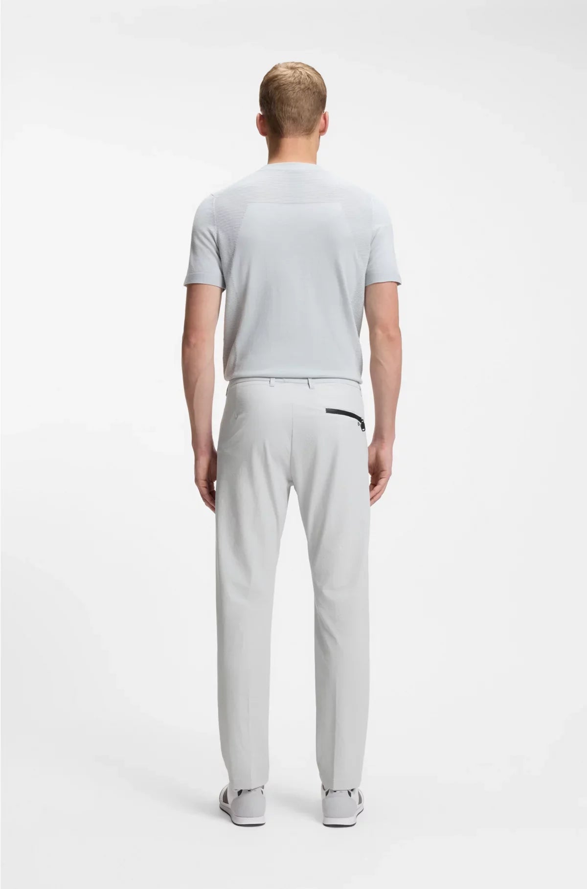 SLIM-FIT CHINOS IN STRETCH SEERSUCKER