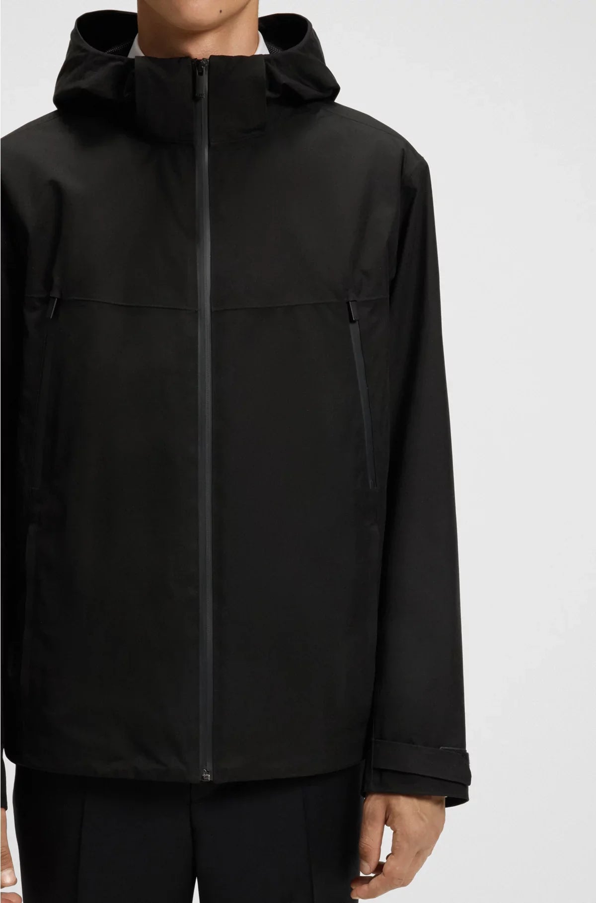 GORE-TEX? WATERPROOF WINDBREAKER JACKET WITH INNER ZIPPED POCKET