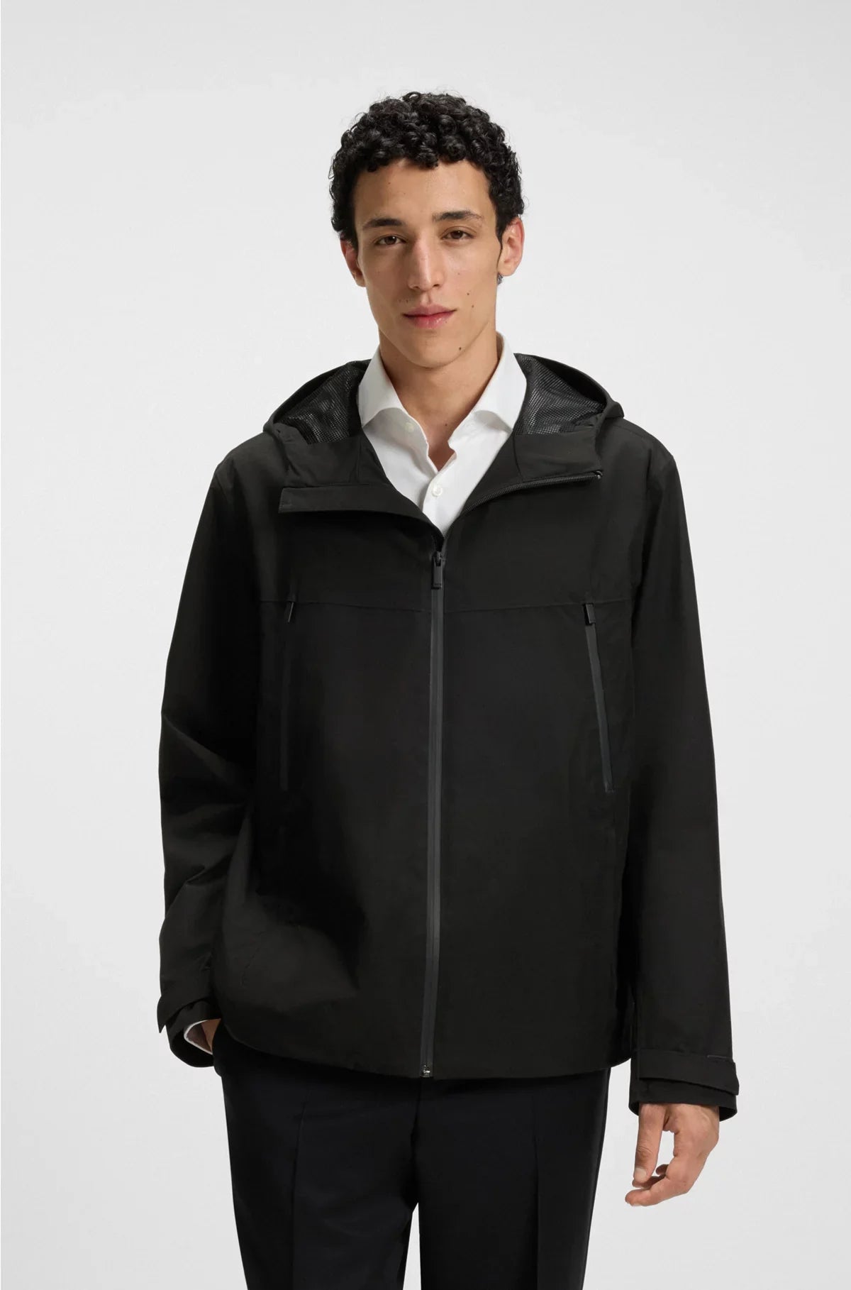GORE-TEX? WATERPROOF WINDBREAKER JACKET WITH INNER ZIPPED POCKET