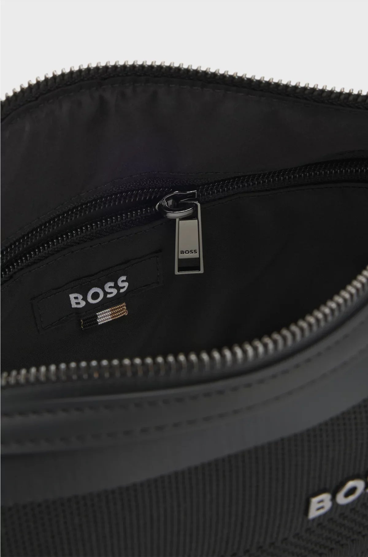 CROSSBODY BAG WITH KNITTED STRUCTURE
