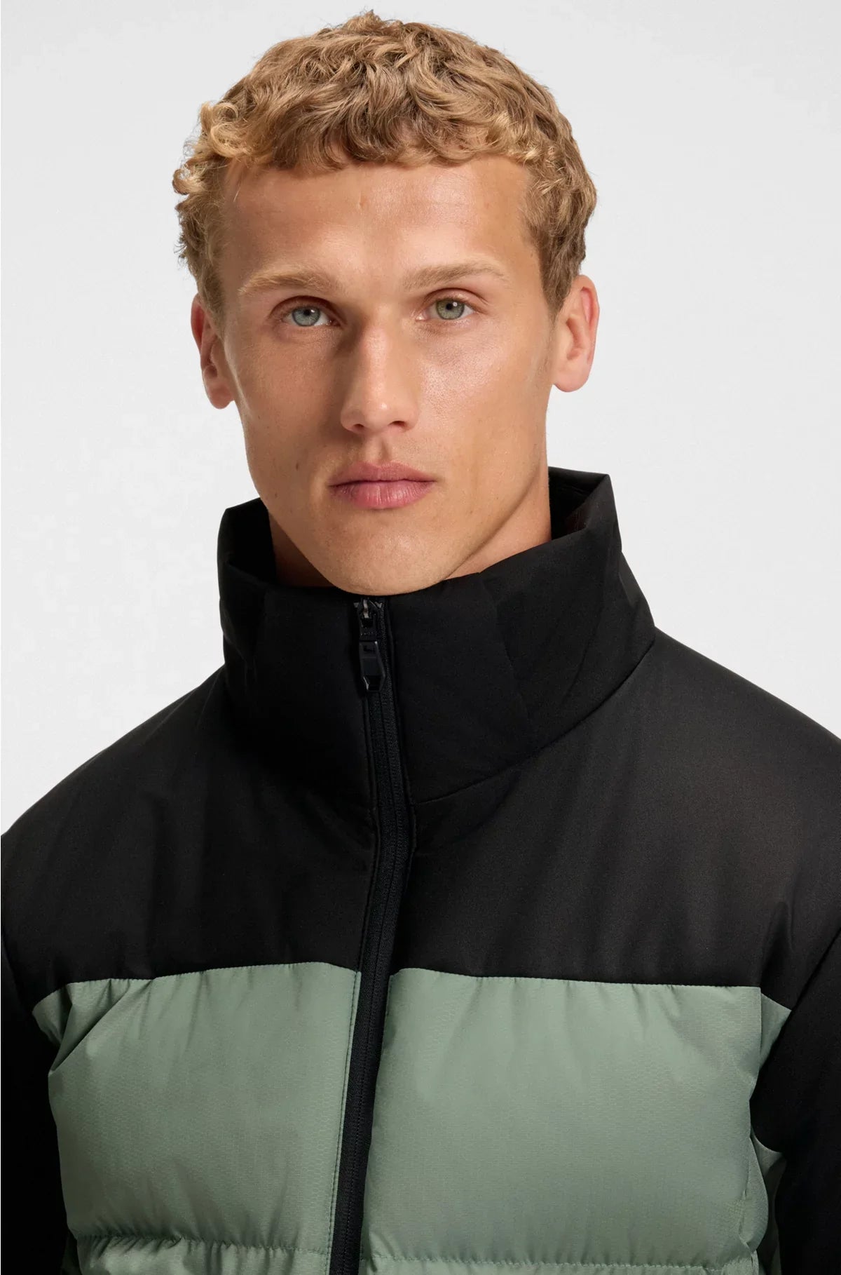 WATER-REPELLENT JACKET WITH DOWN FILLING AND DETACHABLE HOOD