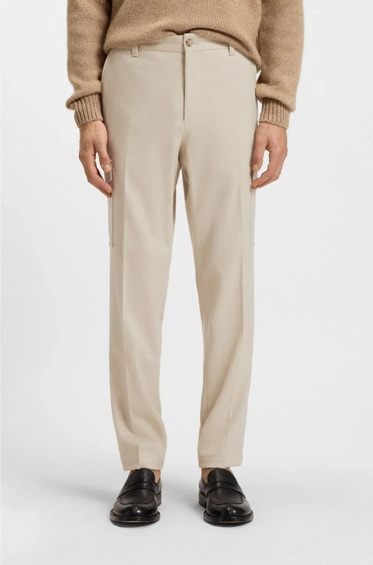 PANTALONI AFFUSOLATI CON TASCHE CARGO