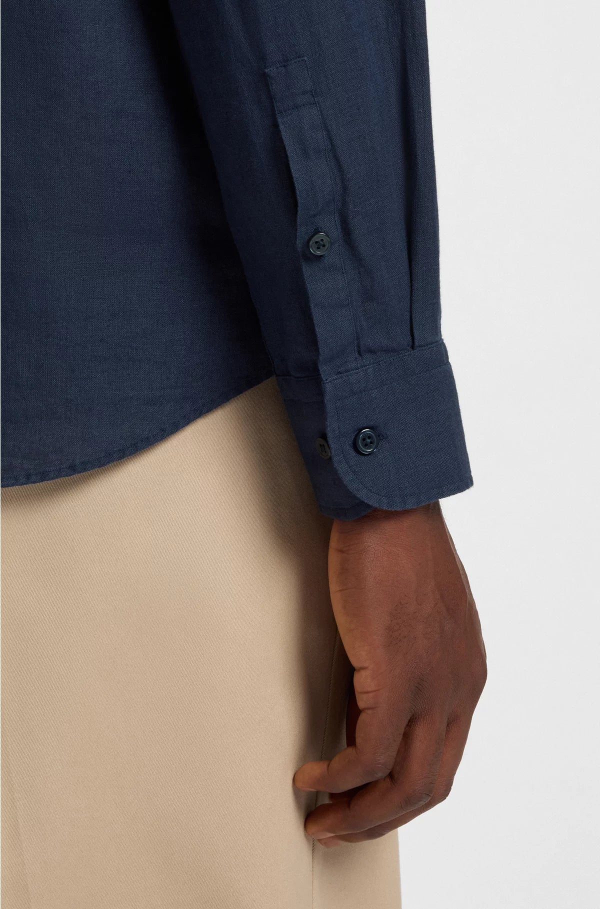 CASUAL-FIT SHIRT IN LINEN WITH SPREAD COLLAR