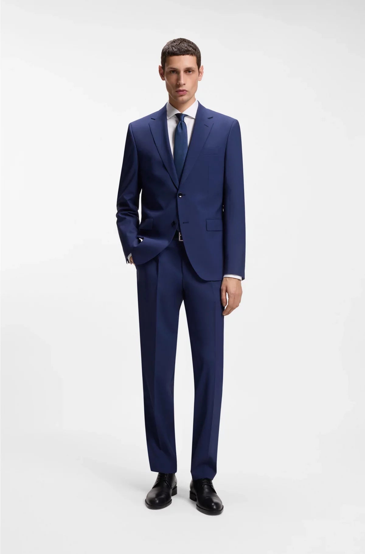 REGULAR-FIT SUIT IN STRETCH VIRGIN WOOL