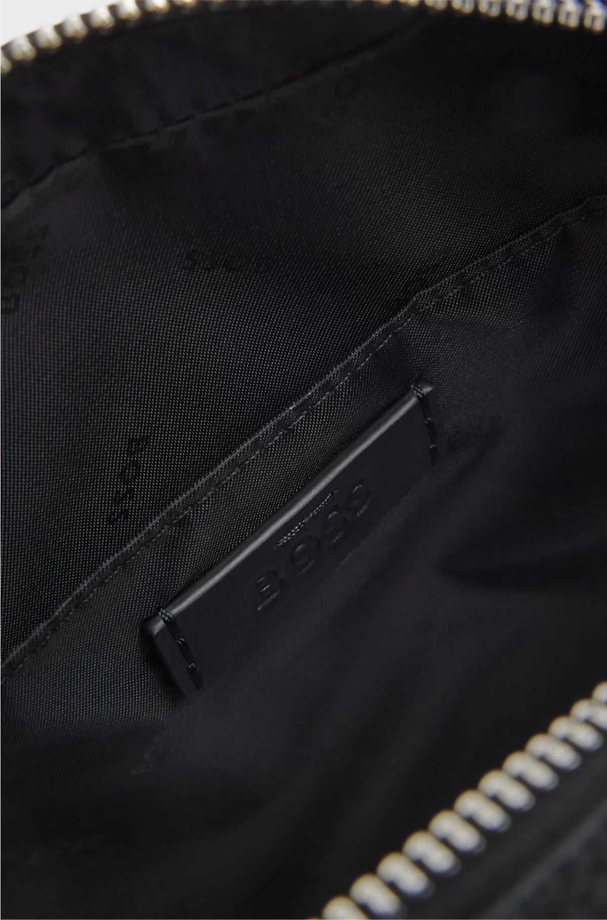 REPORTER BAG IN PLAIN AND TEXTURED LEATHER