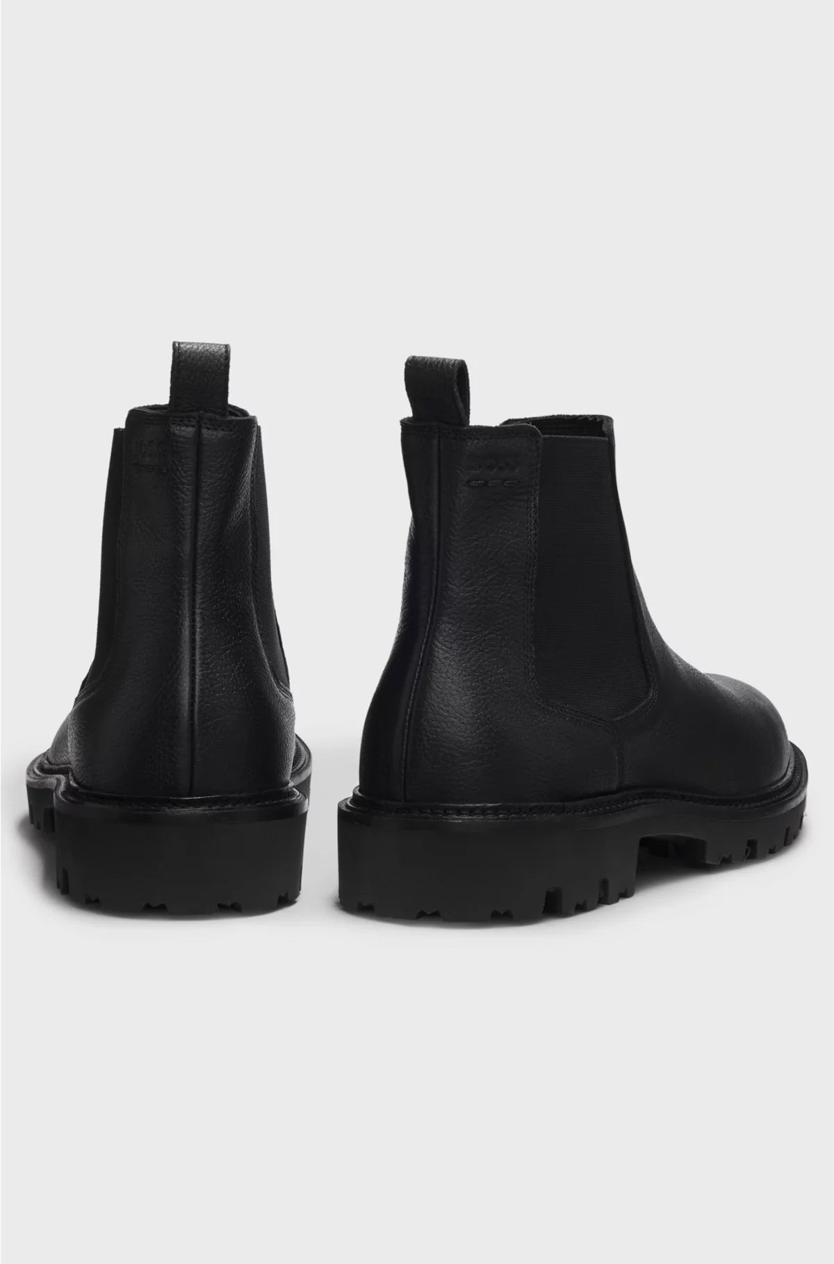 CHELSEA BOOTS IN GRAINED LEATHER WITH LUG SOLE