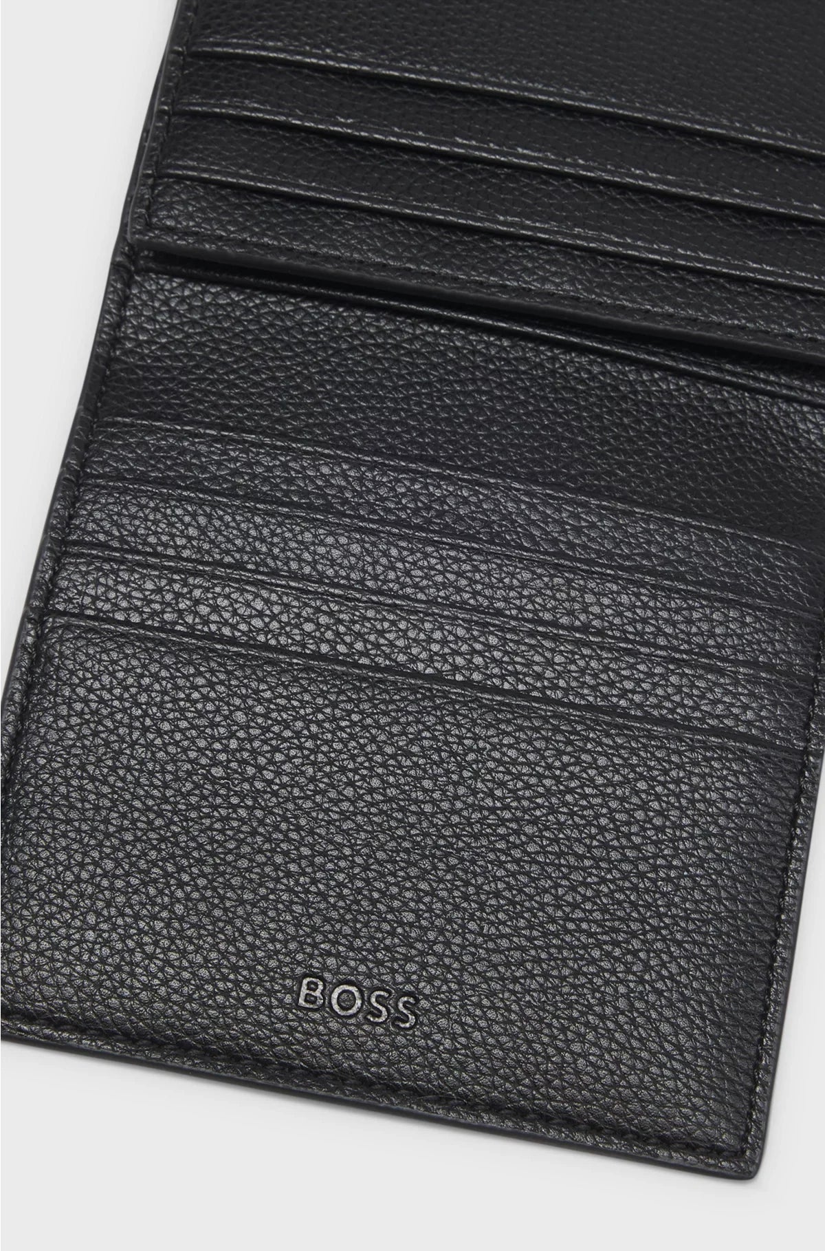 TRIFOLD CARD HOLDER IN GRAINED FAUX LEATHER
