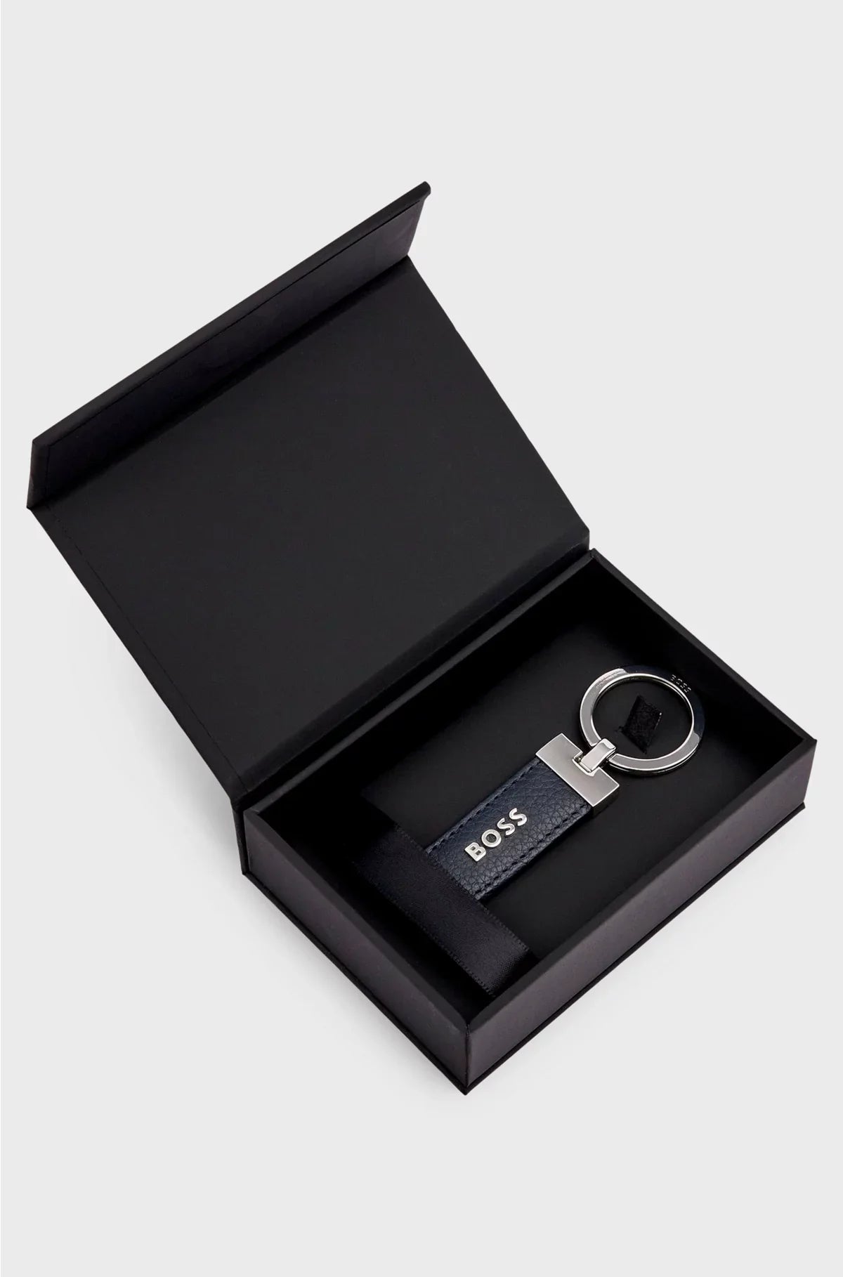 LOGO KEY RING IN NAVY GRAINED LEATHER AND BRASS