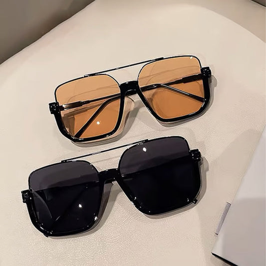 Occhiali da sole alla moda con lenti colorate e leggere