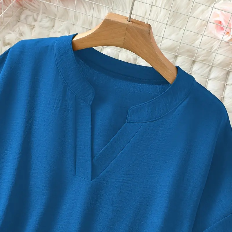 💎 SCONTO DEL 60%! 💎 Top a maniche corte casual – Scollo a V con intaglio, orlo asimmetrico e tessuto leggero (5 colori, S–2XL) 👕🌸