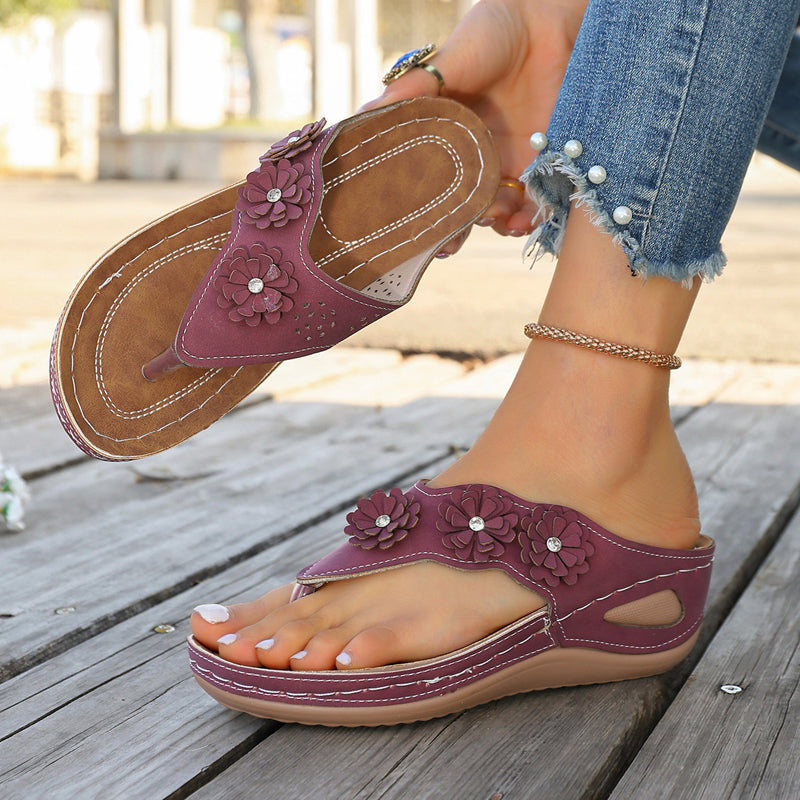 👡 50% OFF NOW! 🌸 Women's Floral Wedge Thong Sandals – Floral Accents, Cushioned Arch Support & Non-Slip Outsole ✨